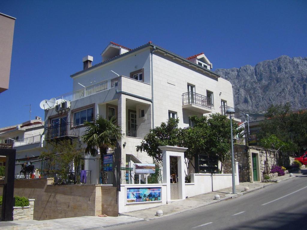 Apartments Villa More Makarska Exterior photo